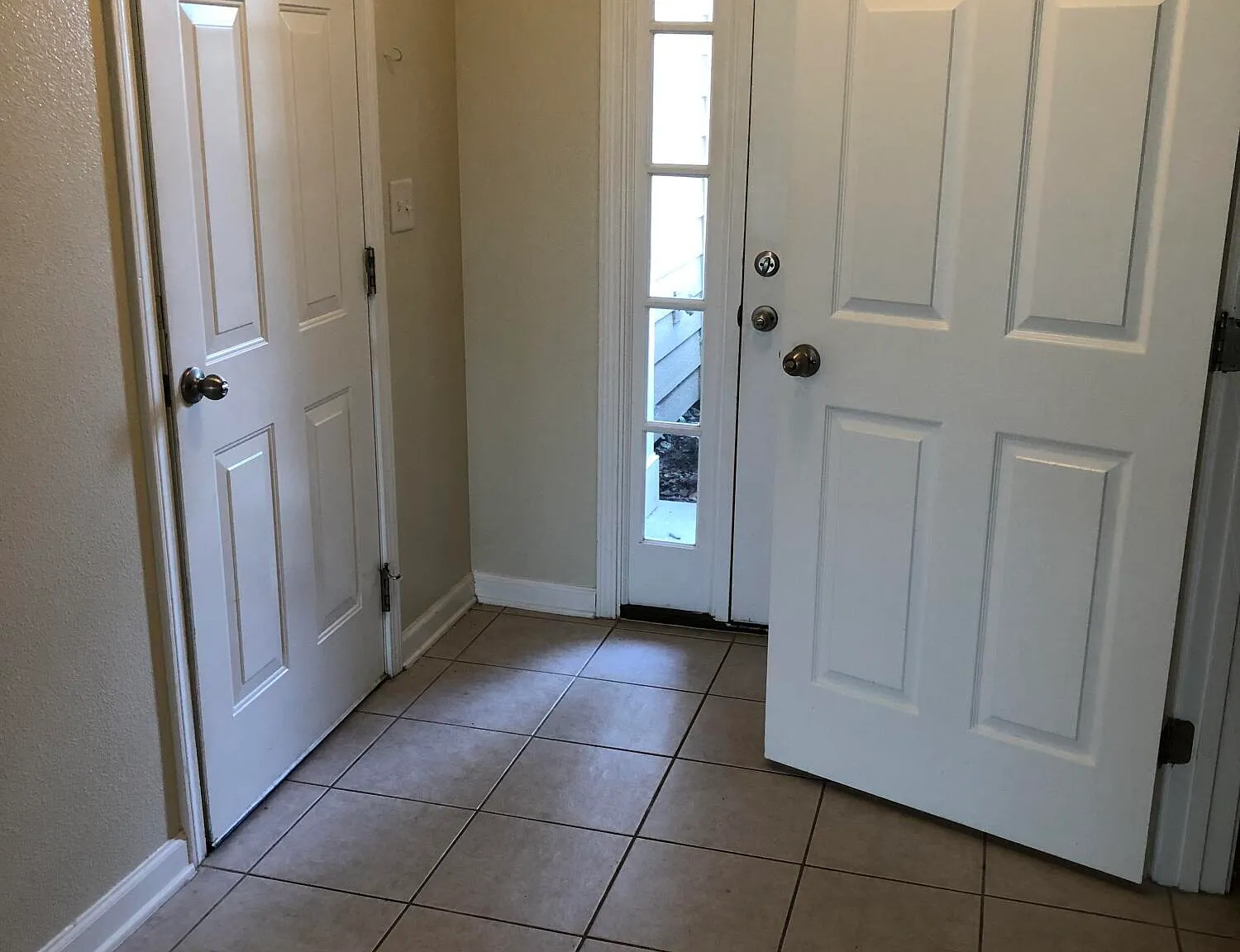 3 bed, 2.5 bath, 1456 sqft, $1,795 — Photo 3