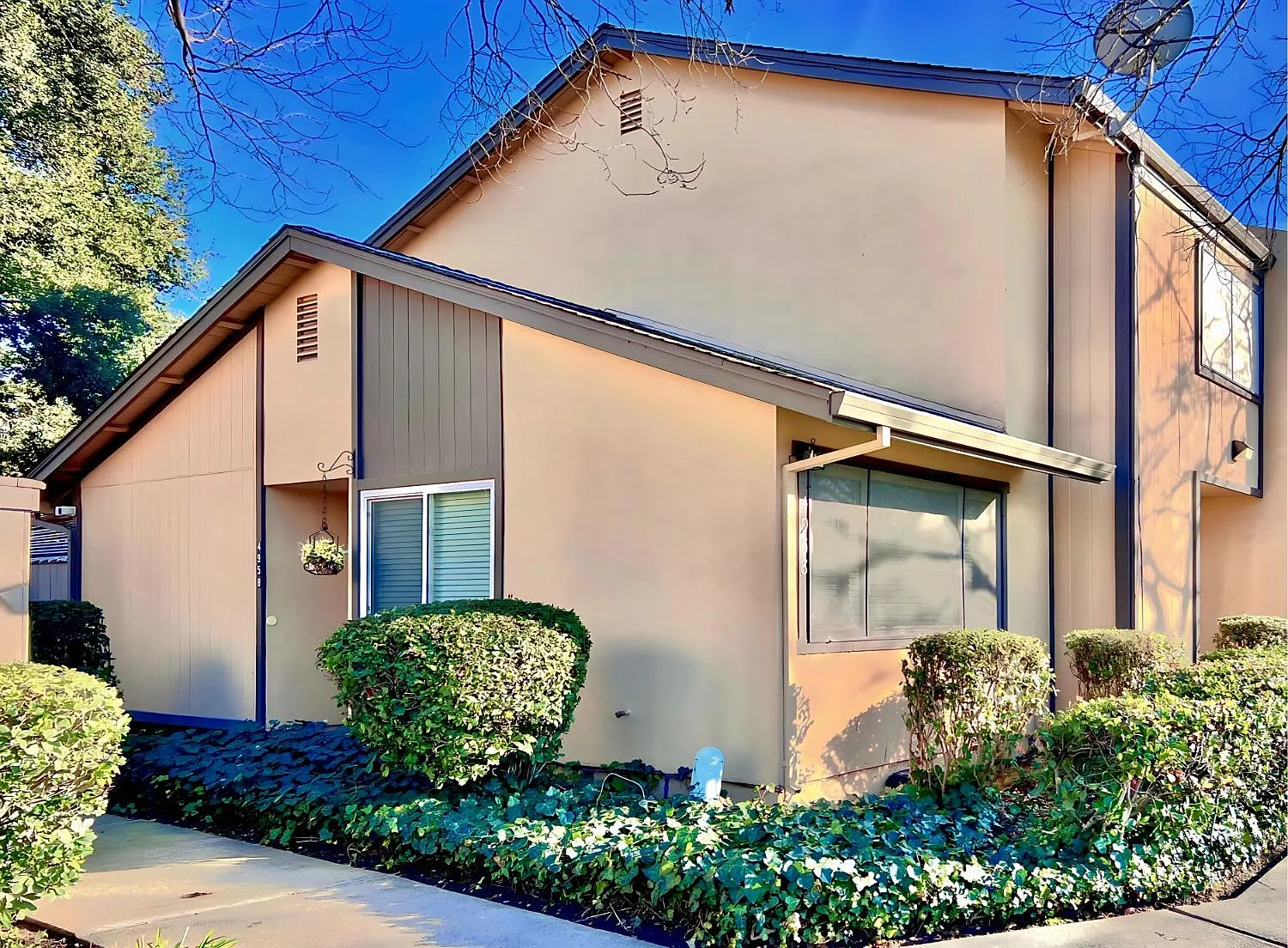 4958 Hackberry Ln photo 1