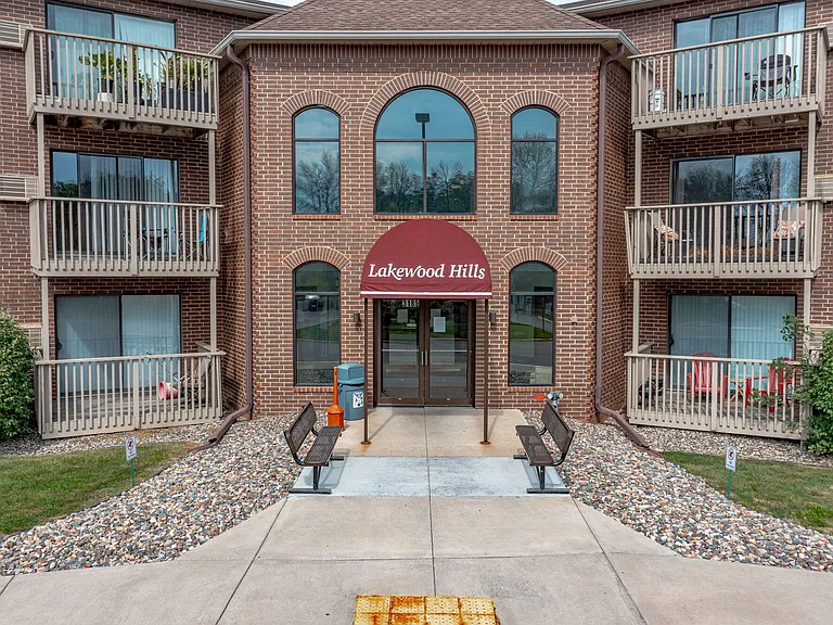 Lakewood Hills Apartments — Photo 18