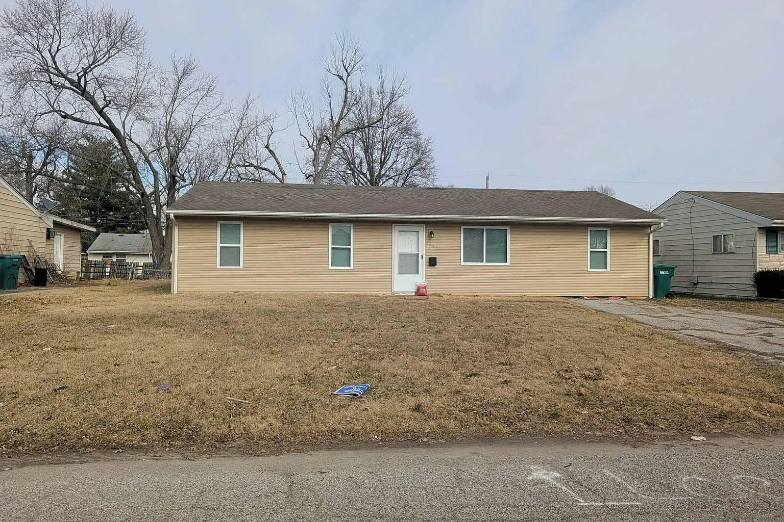 1607 Andrews Dr photo 1