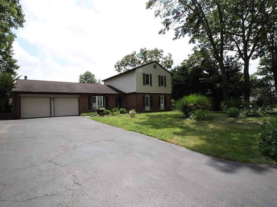 1st image of 27 Granada Cir