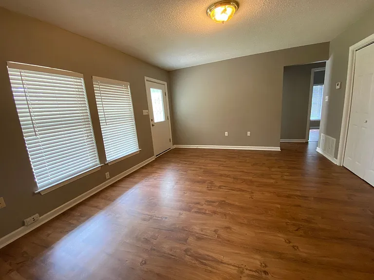 119 White Ave — Photo 3