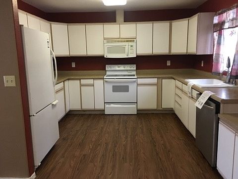 2nd image of 3010 Armistice St