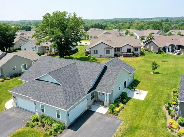 234 Oak Hill CIRCLE #79, Burlington, WI 53105