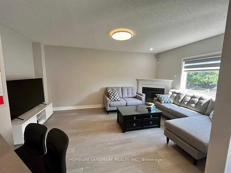 545 Menczel Cres #UPPER — Photo 2