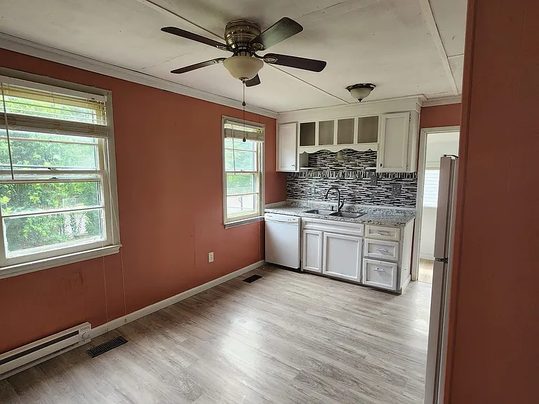 202 Hovis Rd — Photo 7