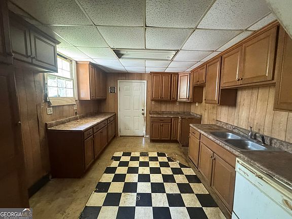 4th image of 13 Hickory St NE