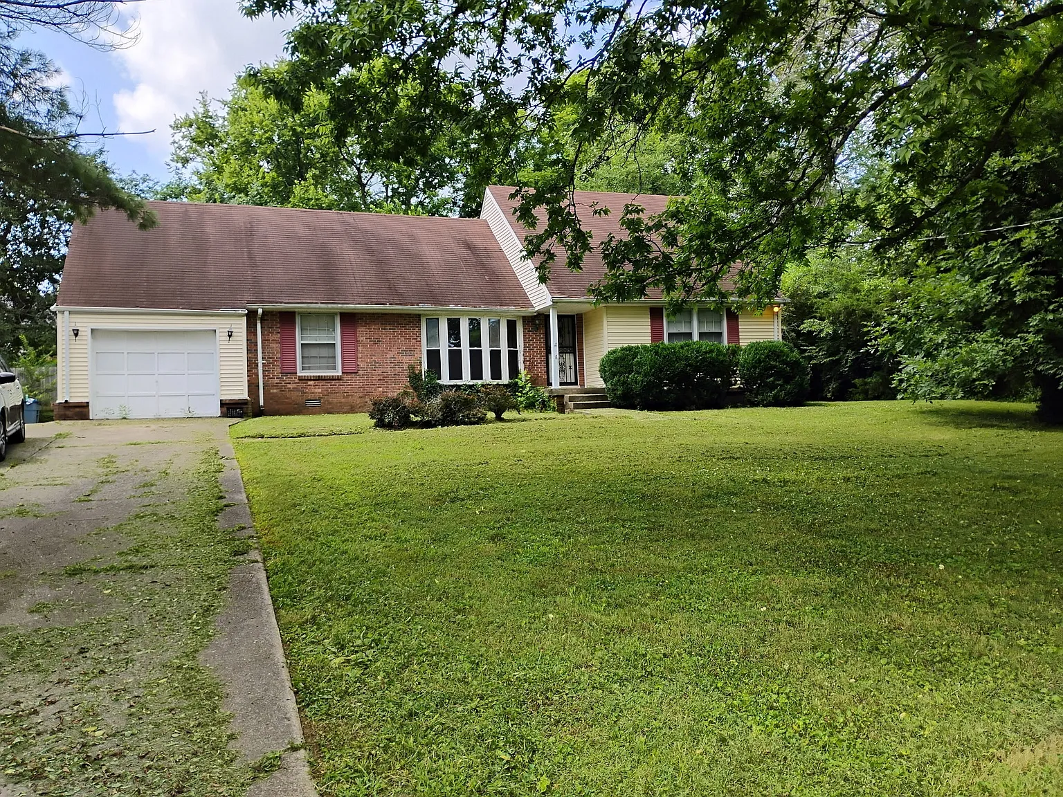 3 bed, 2.0 bath, 2200 sqft, $2,500 — Photo 1