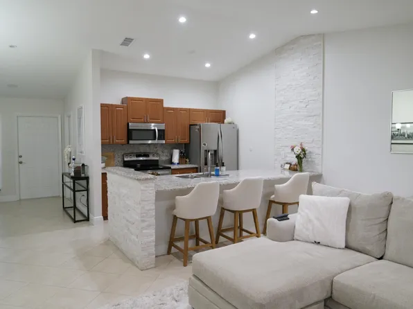 28 Walcott Drive, Boynton Beach, FL 33426
