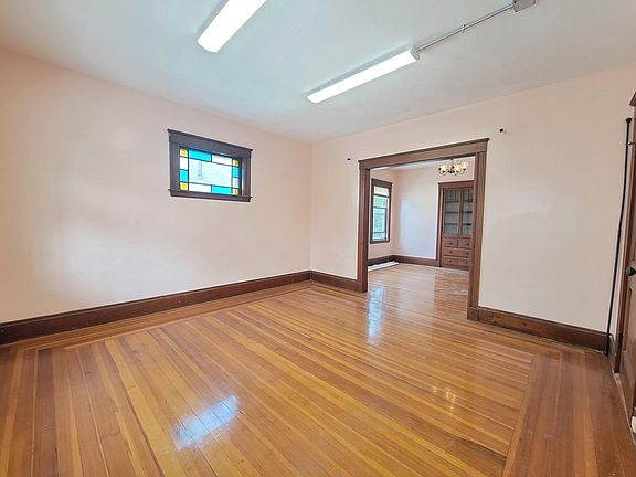 5th image of 15 Glenwood Way #2