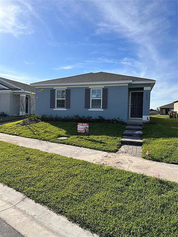 4 bed, 2.0 bath, 1720 sqft, $2,300 — Photo 2
