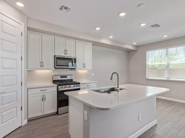 5835 E Rose Garden Ln, Phoenix, AZ 85054
