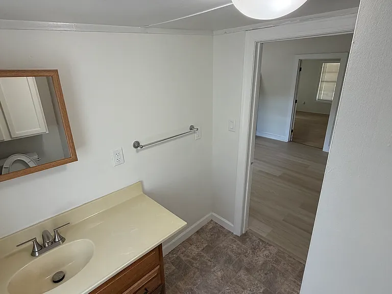 250 Jackson St — Photo 11