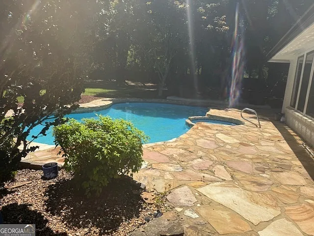 558 Kenwood Rd — Photo 6