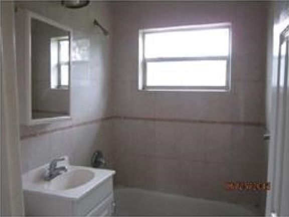 5th image of 742 NW 13th Ter APT 1