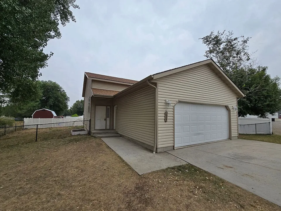 1317 Mirror Lake Ln