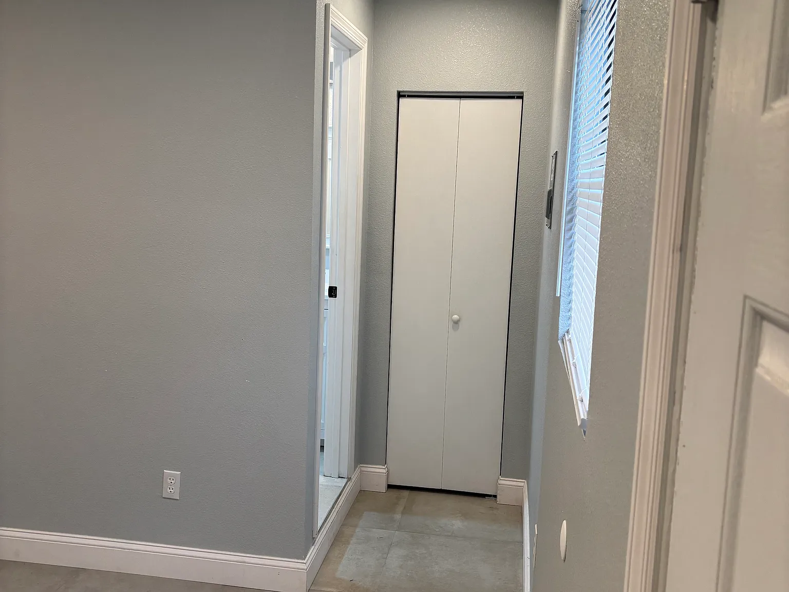 1 bed, 400 sqft, $1,200 — Photo 3