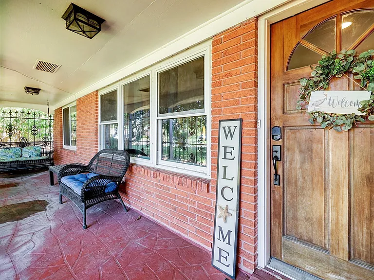 2824 E Palm Cir — Photo 3