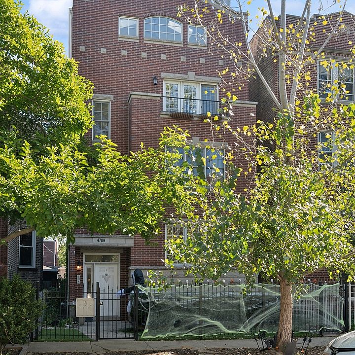 1st image of 4709 N Rockwell St #3