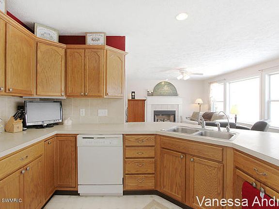 5th image of 9128 Lady Lauren Dr NE