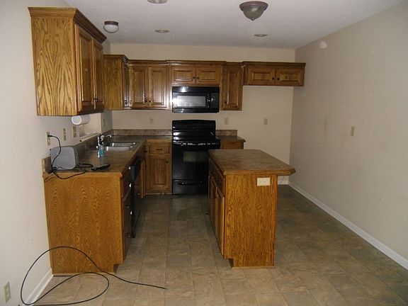 2nd image of 1601 NW Hilltop Ln