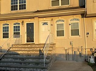 42 Millstone Ct, Staten Island, NY 10314