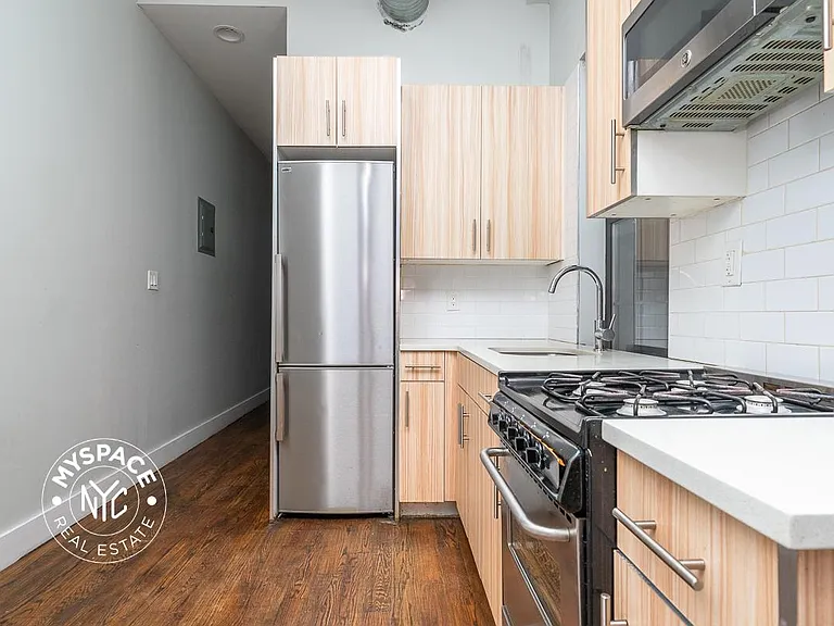 1719 Gates Ave #2R — Photo 4