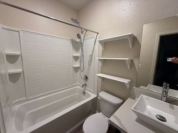 4th image of 2995 Stable Dr