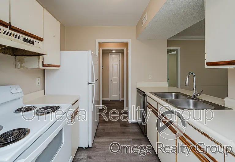 3638 Castle Ridge Rd — Photo 10