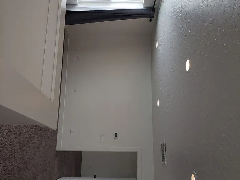1033 S Vine St — Photo 44