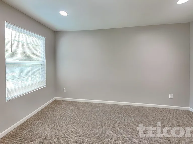 1195 Thanet St SW — Photo 7