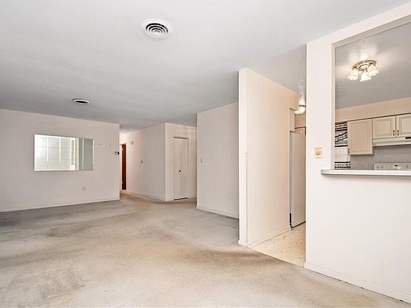 5th image of 4004 Louisburg Ln