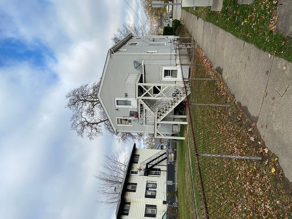 2nd image of 2557 Ridge Rd