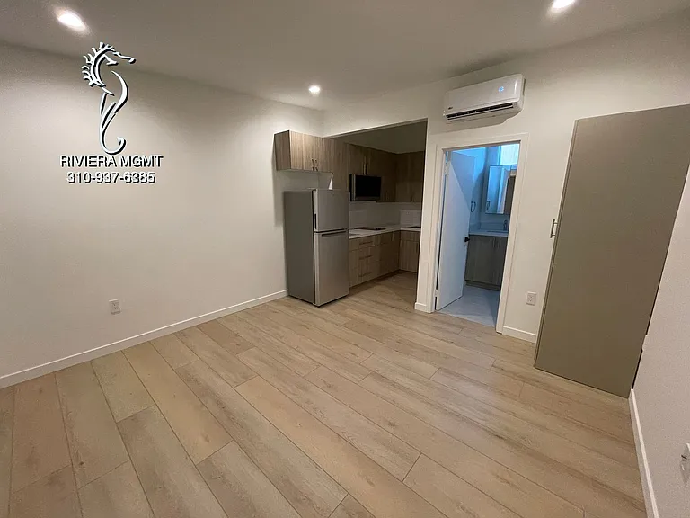 10516 Santa Monica Blvd — Photo 2