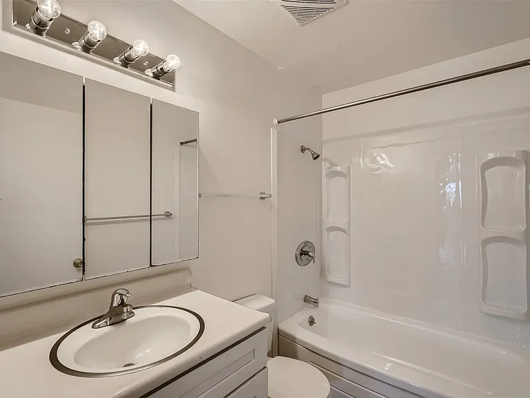 Sunset View Apartments — Photo 12