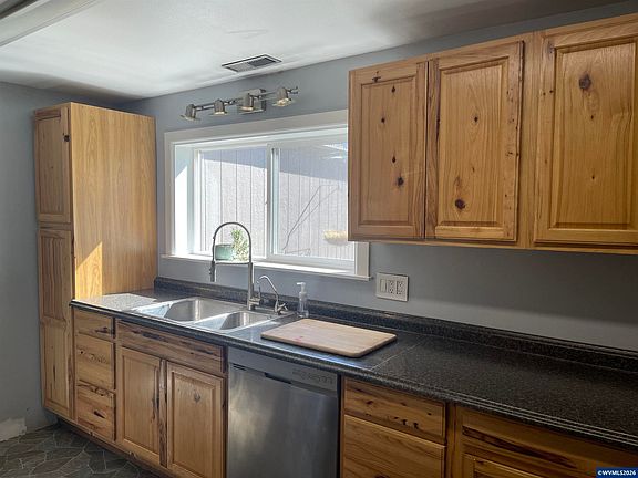 3rd image of 620 23rd St SE