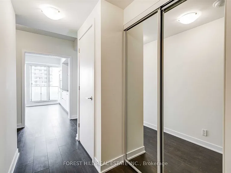 2221 Yonge St #5301 — Photo 4