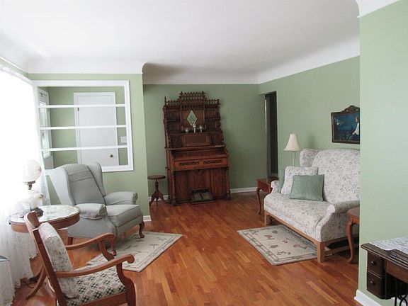4th image of 704 River Acres Dr