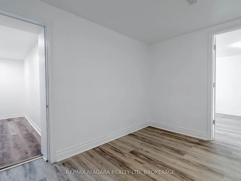 22 Chantler Rd #LOWER — Photo 9