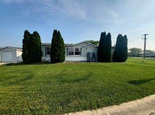 4 Swan Ln, Beecher, IL 60401