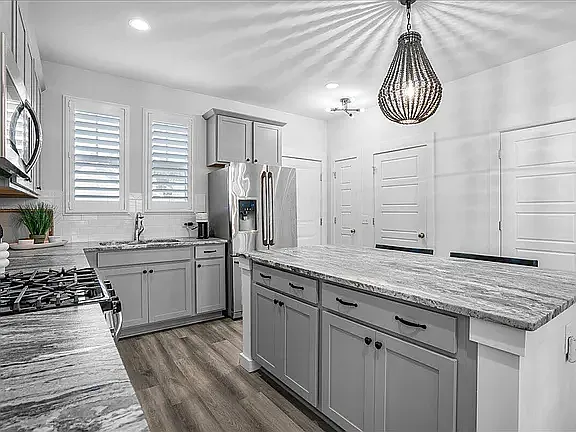 654 Blueway Ave — Photo 16