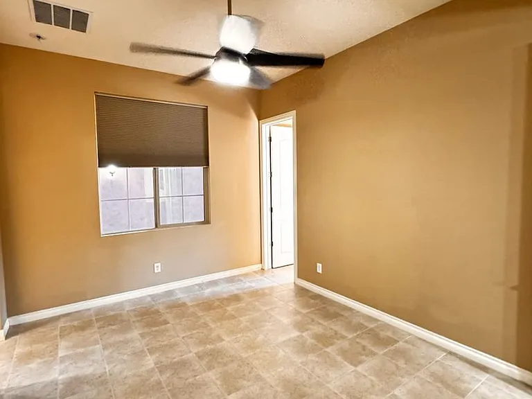268 E Powell Way — Photo 10