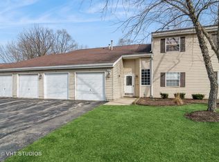 15 N Victoria Ln APT A, Streamwood, IL 60107