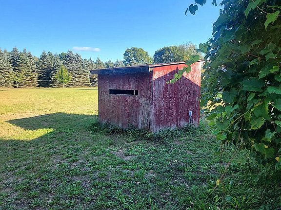 shed/hunting shed with power