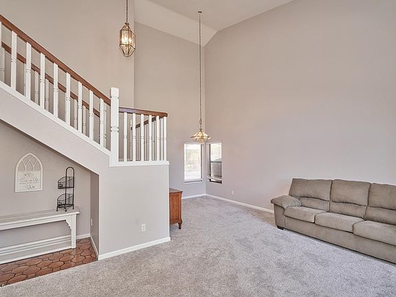 4th image of 1215 E Glencove Cir