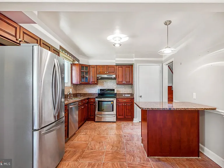 500 Derrydown Ln — Photo 21