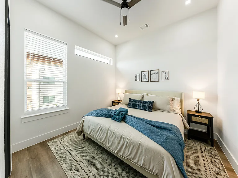 1004 Travis Ave #112 — Photo 10
