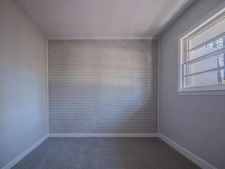 230 W Manchester Rd — Photo 19