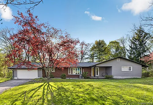8 Jonathan Ln Photo 1