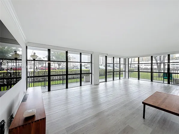 1000 Parkview Dr APT 121, Hallandale Beach, FL 33009